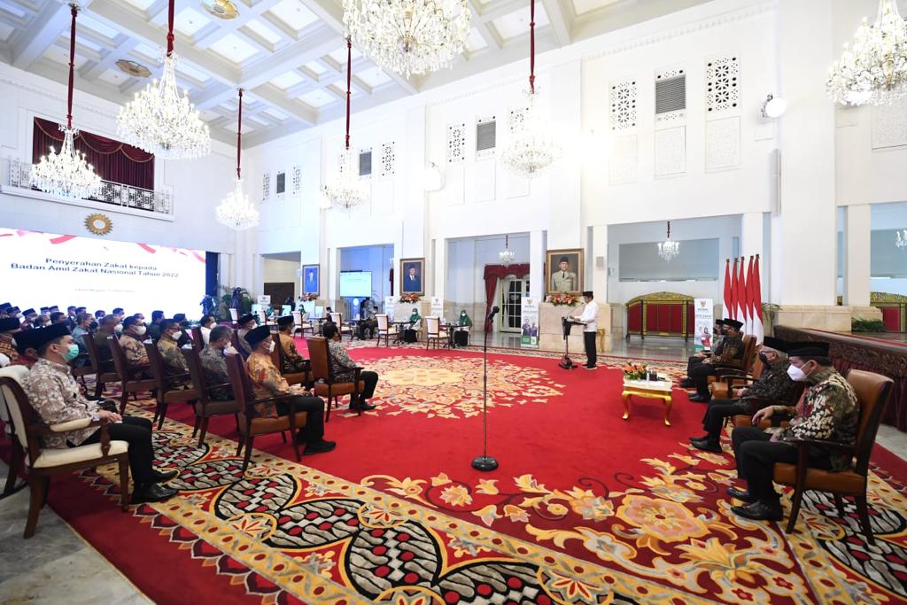 Jokowi dan Para Menterinya Serahkan Zakat ke Baznas